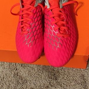 NikePhantom 3 Academy Soccer cleats